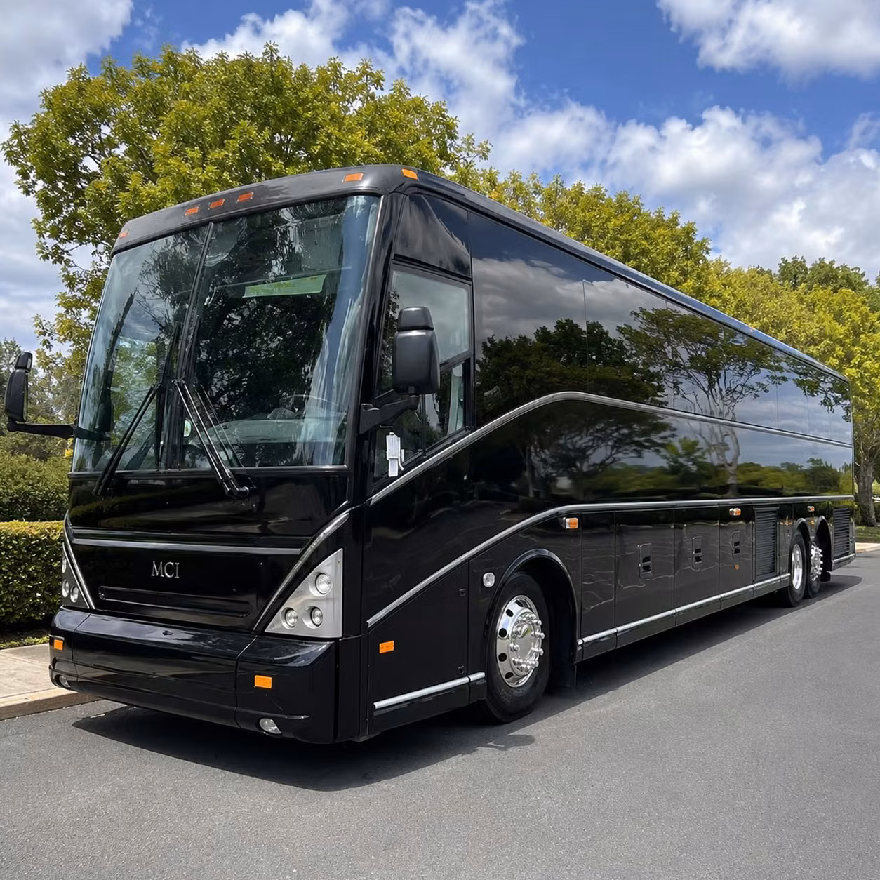 shuttle buses for shows at red hat amphitheater in downtown raleigh